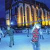 Mobile Eisbahn: Schlittschuhlaufen wie hier in Würzburg ist heuer auch beim Weihnachtsmarkt in Marktheidenfeld möglich.Foto: N. Schwarzott