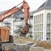 Baggern für Mönchbergpark: Hinter dem früheren Hospital soll eine Wohnanlage im Grünen entstehen.