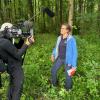 Dreharbeiten im Auwald mit Professorin Barbara Stammel.