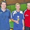 Siegerehrung bei der Tischtennis-Kreismeisterschaft in der Männer-Klasse E: (von links) der Zweitplatzierte Nico Schwab (KF Esselbach), Sieger Markus Hock (TSV Rechtenbach) und der Drittplatzierte Michael Metz (TSV Neuhütten).