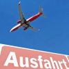 Und tschüss: Die Fluggesellschaft Air Berlin hat ihren Rückzug vom Flughafen Erfurt-Weimar ab November angekündigt. Damit könnte es für den kleinen Flughafen in Thüringen eng werden.
