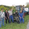 (agä)   Die Weinlese 2011 am Retzbacher Benediktusberg wurde abgeschlossen. Das feierte der Vorsitzende vom Winzerverein Retzbach, Burkard Heßdörfer, mit seiner Lesemannschaft am Benediktusberg. Bei Traumwetter mit Sommertemperaturen konnte ohne Probleme die Herbstlese eingebracht werden. Die Winzer rund um den Benediktusberg können trotz des Frostes vom 4. Mai sehr zufrieden sein. Und auch die Weintrinker dürfen sich auf einen tollen Jahrgang freuen. Die Qualitäten haben alle überrascht. Mostgewichte über 100 Grad Öchsle (Traminer 108, Spätburgunder 104) waren keine Seltenheit. Damit hat der goldene Herbst den Sommer überholt.
