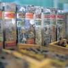 Nicht zum Lesen: In einer Vitrine im Museum der Burg Guttenberg in Haßmersheim stehen Bände einer Holzbibliothek.