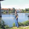Leidenschaft mit Frust: Den Anglern am Main, hier Rainer Daumberger (links) und Gerd Voigtländer an der alten Mainbrücke in Retzbach, wird seit Jahren die Freude am Hobby getrübt: kaum noch Fische im Fluss und längere Schonzeit für Raubfische.