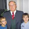 Familienmensch: Der Mellrichstädter Gerhard Höhn feierte dieser Tage seinen 70. Geburtstag. Dazu gratulierten auch die Enkel Justin (links, acht Jahre) und Fabian (elf Jahre alt).