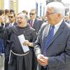 Pater Eckart singt mit seinen Hafenschülern: Darüber freute sich der frühere Außenminister Frank-Walter Steinmeier, den er mal als „meinen neuen Freund“ bezeichnete.