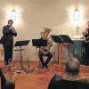 (Mi)   Das Ensemble „Classic Brass“ gab in der Rimparer Bekenntniskirche ganz kurzfristig ein Konzert. Die aufgrund der späten Ankündigung wenigen Besucher wurden mit großartiger Musik belohnt. Mit Händels Wassermusik beginnend spielte sich das Ensemble durch die Musikgeschichte. Das fulminante Ende bildete der Säbeltanz von Aram Chatschatjurian. Ein gelungener Abend, begleitet durch die Moderation des Leiters der Gruppe und  Trompeters Jürgen Gröblehner. Weitere Mitwirkende: Paolo Fazio (Pikkolo- Trompete), Aleksander Crnojevic (Horn), Marcel Reuter (Posaune) und Christina Bachauer (Tuba).