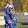 Die ETSV-Fußballerinnen konnten mal wieder einen Sieg feiern: Carina Breunig (åinks) freut sich mit Anika Höß (Mitte) und Romina Kuffner (unten) nach dem Treffer zum 1:0.
