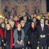 Er gestaltete ein bezauberndes Adventskonzert: der gemischte Liederkranz-Chor „Da capo“ unter  Leitung von Andreas Schreck (vorne, Zweiter von rechts) in der Kirche St.  Bonifatius in Sackenbach.