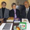 Fröhliche Weihnacht überall: Unter diesem Motto stand die letzte Ausgabe von „Mellrichstadt liest“ in diesem Jahr. Moderatorin Jeanette Fraas (links), Gastleserin Margot Berrisch und Moderator Fred Rautenberg präsentierten besinnliche und anrührende Texte, aber auch manch vergnügliche Geschichte.