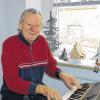 Egon Roth, der am Sonntag 75 Jahre alt wird, spielt jeden Tag wenigstens eine Stunde auf seinem Keyboard.