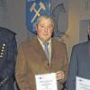 Seit 40 Jahren im Werk: Der Betriebsleiter des Knauf-Werkes Hüttenheim, Matthias Wulf, gratulierte Gerhard Löbner und Raimund Schreier (von links) zum 40-jährigen Arbeitsjubiläum.
