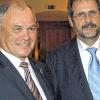 Höchste Ehrung. Mit der Goldenen Ehrennadel des Deutschen Raiffeisenverbandes ist bei seiner Verabschiedung Günter Liepert geehrt worden. Sie wurde von Wolfgang Eck (rechts) im Namen des Genossenschaftsverbandes Bayern überreicht.