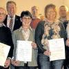Lebenssaft gegeben: Bürgermeister Alfred Beetz (Zweiter von links) ehrte in der Gemeinderatssitzung diese fleißigen Blutspender.