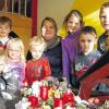 (reb)   Der Kindergarten St. Peter und Paul spendete heuer für die „Aktion Patenkind“ der Main-Post. „Der Elternbeirat hatte sich das gewünscht“, erklärt Kindergartenleiterin Katja Alkafarna. Zu St. Martin gestalteten die Kinder einen Gottesdienst. Im Anschluss gab's Glühwein und Kuchen. Kollekte und Verkauf erbrachten nun 350 Euro.