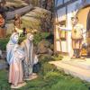 Maria hält sich den Bauch: Eine schwangere Maria ist in der Kunst eine seltene Darstellungsform. In der Adventszeit ist in der Klosterkirche am Kreuzberg die Herbergssuche mit der schwangeren Maria zu sehen.