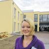 Chefin im neuen Heim: Kathrin Weidenbusch vor dem fast fertigen Seniorenzentrum in Kürnach.
