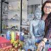 Abschied vom Buddha: Petra Moser schließt nach 19 Jahren ihren bekannten Esoterik-Laden an der Ecke Wolfsgasse/Am Zeughaus.