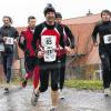 Der Kameramann: Arno Fell vom TSV Rannungen hielt beim Fuschter Silvesterlauf seine Eindrücke mit der Helmkamera fest. Die drei Startnummern an seinem Körper zeigen, dass er an diesem Tag bereits die Silvesterläufe in Karlstadt und Schweinfurt bestritten hatte.