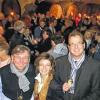 –Genuss im Keller: Marco Trabold (rechts) mit Frau Marion und Hofkeller-Chef Michael Jansen.