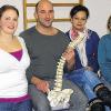 (bab) „Keine weiten Wege mehr für die Patienten“: In der Blumenstraße 28 in Sandberg hat René Dickas eine Physiotherapiepraxis eröffnet und damit eine Versorgungslücke in den Walddörfern geschlossen. Dickas stammt aus Bischofsheim und arbeitet seit neun Jahren als Physiotherapeut und Spezialist für manuelle Therapie. Von links: Julia Fischer, René Dickas, Carolin Dickas und Kathrin Friedel bei der Eröffnung in den neuen Praxisräumen.