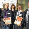 Auszeichnung: Die Schreinerei Back & Sohn hat den bundesweiten Wettbewerb „Entspannt modernisieren“ gewonnen. Im Bild (von links) Moderator Matthias Keuthen, Johannes, Elisabeth und Werner Back mit Laudator Gerhard Bloss.