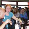 Interaktives Theater: Als immer mehr Alkohol ins Spiel kommt, geraten sich Nina und Basti in die Haare. Die Schüler der Haßfurter Heinrich-Thein-Schule verfolgen gebannt die Szene.