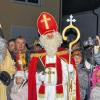 Mit Spannung erwartet: Höhepunkt für alle Kinder war der Besuch vom Nikolaus (Stefan Weigand) und dem Knecht Ruprecht (Alfred Fischer) auf dem Weihnachtsmarkt Ipthausen.