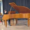 Große Bandbreite: Beim Tastenspielabend am Schöner-Gymnasium spielten die Schüler auf Klavier und Akkordeon klassische und moderne Stücke. Simon Stöhr stellte ein Eigenkomposition vor.