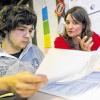 Letzte Chance wahrgenommen: Ute Schnebel vom Kompetenzzentrum Straßenkinderpädagogik unterrichtet in Mannheim in der sogenannten Straßenschule den Schüler Sebastian.