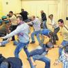 Väterabend an der Grundschule Grettstadt: Der Schwerttanz war eine Übung in Klarheit, Konsequenz und Standfestigkeit.