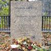 Gedenkstein: Am Kleinen Wannsee schieden Heinrich von Kleist und seine Freundin freiwillig aus dem Leben. Der Ort wurde zum Todestag des Dichters neu gestaltet.
