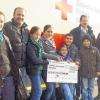 (hh)   Beim Opferfest haben die Mitglieder der Alevitischen Gemeinde Schweinfurt für die Erdbebenopfer in der türkischen Provinz Van gespendet. Initiiert haben die Spendenaktion Schüler des Alevitischen Religionsunterrichtes in der Albert-Schweitzer-Schule, die sich in ihrem Unterricht mit dem schweren Erdbeben befassten und rasch beschlossen, ihr Taschengeld für die Bedürftigen zu spenden. „Wir freuen uns, dass uns die Kinder dazu gebracht haben, auch unter den Erwachsenen eine Spendenaktion zu starten“, sagt Zafer Yilmaz, Vorsitzender der Schweinfurter Aleviten. Die 10 f der Wilhelm-Sattler-Realschule hat weitere 80 Euro gesammelt. Alle Einzelspenden ergeben 1600 Euro, die eine Delegation der Kinder des Alevitischen Religionsunterrichtes sowie der Vorstand der Gemeinde an den BRK Kreisverband Schweinfurt übergab, der die Spende zur Erdbebenhilfe verwendet. Im Bild (von links) Zeynep Korkmaz, Hüseyin Tinas, Seval Büyüktas, Meylim Korkmaz, Mansur Korkmaz, Ali Eren Agdag, Baris Ökcü, Haydar Sanli und BRK-Kreisgeschäftsführer Thomas Lindörfer.