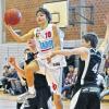 Auf dem Sprung in der JBBL: Würzburgs Florian Döllinger setzt sich durch.