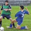 Symbolisch: Gegen Auras Timo Scheuring (links) hatte die U17 des FC 06 Bad Kissingen (rechts Felix Fehr) kein Mittel beim 0:9.
