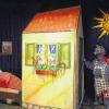 (one)   In einer kindgerechten Inszenierung für Kinder ab drei Jahren zeigt das Karfunkel-Theater eines der bekanntesten Märchen Europas in enger Anlehnung an das Original der Gebrüder Grimm: Rotkäppchen und der böse Wolf wird am Sonntag, 13. November, um 16 Uhr im großen Kursaal der Frankentherme aufgeführt. In aufwendig kreierten Kostümen agieren die sieben Darsteller des Karfunkel-Theaters vor detailreich gestalteten Kulissen. Durch den häufigen Dialog zwischen den Schauspielern und dem kleinen Publikum kann dieses den Fortgang der Geschichte beeinflussen, was die Spannung steigert und nie Langeweile aufkommen lässt, heißt es in der Ankündigung. Ganz nah dabei sind also die Kinder, wenn Rotkäppchen mit einem Korb voller Geschenke auf dem Weg zur Großmutter im Wald vom bösen Wolf überlistet wird. Dabei ist der Wolf in dieser in vier Aufzügen inszenierten Handlung gar nicht so sehr gefährlich, sodass sich die Jüngsten nicht erschrecken müssen. Zudem nimmt die Geschichte ja bekanntlich auch ein gutes Ende. Karten gibt es an der Tageskasse.