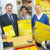Neues Angebot der Post: Seit Dienstag gibt es in dem Geschäft „Logo Papier & Mehr“ in der Grabenstraße 1 in Lohr eine Partnerfiliale der Post. Dort kann man unter anderem Briefe und Pakete aufgeben und Briefmarken oder Verpackungsmaterial kaufen. Im Bild freuen sich über die Eröffnung (von rechts) Inhaberin Ursula Beck, Mitarbeiterin Susanne Lampert und der „Vor-Ort-Betreuer“ der Post, Norbert Egert.