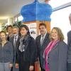 Wachwechsel am „Blauen Turm“: Albin Warmuth, Brigitte Salchenegger und Karin Heymanns vom Lehrerkollegium, Elternbeiratsvorsitzende Sandra Sandow, Schulamtsdirektor Jürgen Eusemann, die neue Rektorin der Volksschule Wasserlosen, Heike Stahl, Bürgermeister Günther Jakob, Schulrätin Veronika Klose und Personalratsvorsitzender Walter Schäffer.