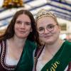 Großartige Stimmmung beim Weisbacher Oktoberfest. Nach dem Festzug wurden auf dem Sportplatz noch getanzt.