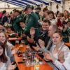 Großartige Stimmmung beim Weisbacher Oktoberfest. Nach dem Festzug wurden auf dem Sportplatz noch getanzt.