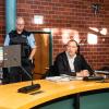 Der Angeklagte schweigt zum Auftakt des Mord-Prozesses.