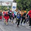 Zieleinlauf: Erich Schmitt, langjähriger Rektor der Grundschule Ostheim (rechts), ist am Dienstag in den Ruhestand verabschiedet worden (Bild vom Juli 2011 beim Benefizlauf für Afrika, den die Grundschule seit Jahren mit dem TSV Ostheim veranstaltet).