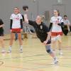 Katrin Simon (am Ball) war mit sechs Treffern nach Nicole Simon die beste Torschützin der TV/DJK Hammelburg bei der knappen 25:26-Heimniederlage.