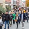 Tausende Menschen strömen am Mantelsonntag 27.10.24 in die Würzburger Innenstadt zum Shoppen.