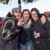 Ob Familientreffen, Wochenendausflug oder Hochzeit – die Alte Mainbrücke in Würzburg zieht Einheimische genauso an wie Urlaubsreisende. Am Samstag (26.10.24) tummeln sich bei Temperaturen um die 14 Grad zahlreiche Menschen auf dem historischen Wahrzeichen der Stadt.
