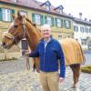 Sie gehören zusammen: Der Gelchsheimer Jochen Fenner, der am Samstag 60. Geburtstag feiert und sein Pferd Leo.