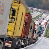 Erneut ist es an der Grenze zu Österreich zu einem langen Lastwagen-Rückstau gekommen. (Archivbild)