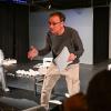 "Denk' dabei an etwas Trauriges!" Theaterleiter Stefan Merk gibt Tipps, wie sich die Schauspielerinnen und Schauspieler in die richtige Stimmung versetzen können. "Denk' dabei an etwas Trauriges!" Theaterleiter Stefan Merk gibt Tipps, wie sich die Schauspielerinnen und Schauspieler in die richtige Stimmung versetzen können.