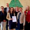 Amtseinführung (von links): Dekan Thomas Holler, Pfarrerin Heike Kuhn, Christian Wamser (Geschäftsführender Schulleiter), Martina Wamser (Schulleiterin), Klaudia Puls (Elternbeiratsvorsitzende), Antje Rother (Schulrätin des Staatlichen Schulamts), Bürgermeisterin Anette Schmidt und Manuela Seitz-Dürr (Vertreterin des Fördervereins der Grundschule).