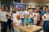 Freude über die Auszeichnung zum "Hofladen des Jahres": Marita Sterk (Fünfte von links hinten, zwischen Mann Dietmar und Sohn Christoph) ist die Chefin, aber hinter ihr steht ein großes Team am Hof sowie im dazugehörigen Laden und Café "Heimathungrig" in Großlangheim.